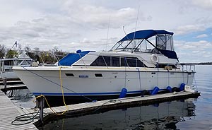 1987 SEA RAY 268 SUNDANCER FOR SALE IN THE BOBCAYGEON AREA OF ONTARIO CANADA.