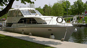 1989 Chris Craft 381 Catalina for sale in the Bobcaygeon area northeast of Toronto, Ontario, Canada by Ontario boat and yacht brokers.