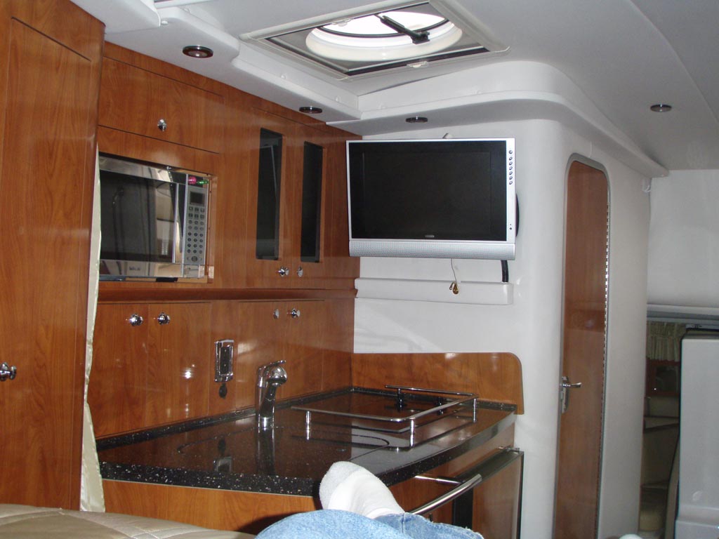 2008 FOUR WINNS 338 VISTA for sale in the Lindsay area north east of Toronto, Ontario, Canada.