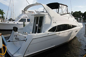 2006 Carver 36 Mariner for sale in the Kingston area east of Toronto, Ontario, Canada by Ontario boat and yacht brokers.